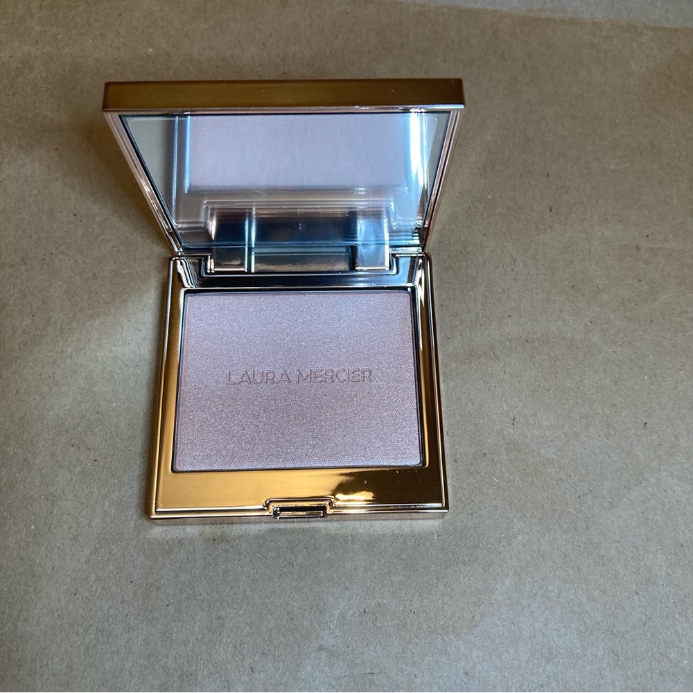 laura mercier highlighting powder
